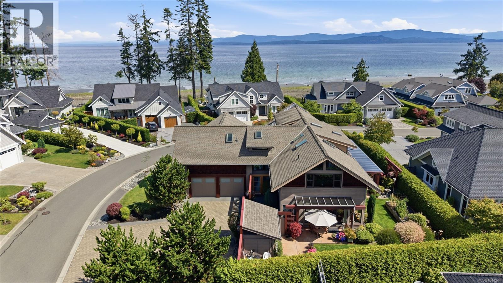 880 Bluffs Dr