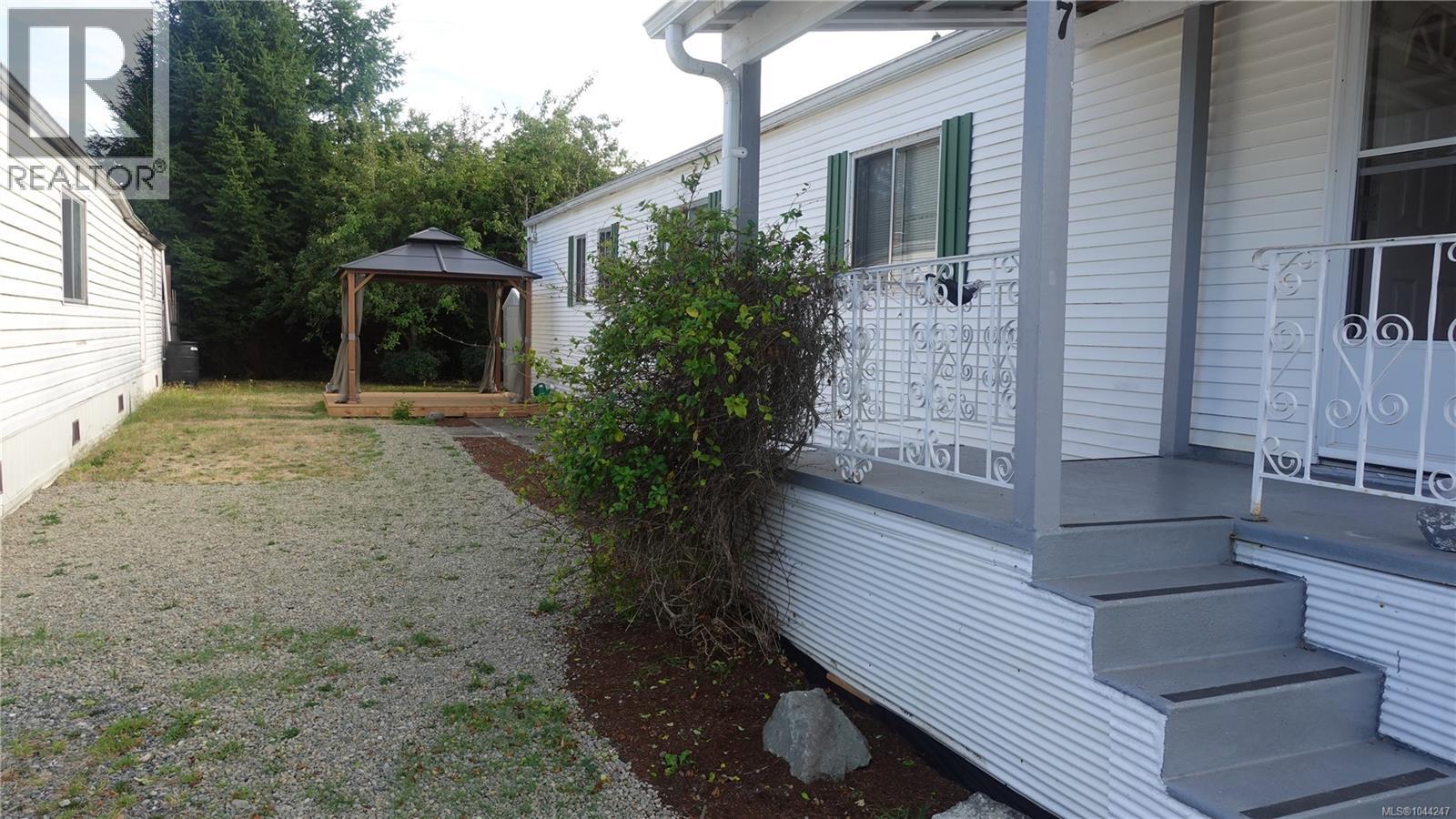 7 6820 Parklands Pl Property Photo 3
