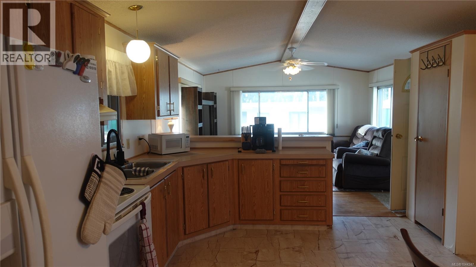 7 6820 Parklands Pl Property Photo 12