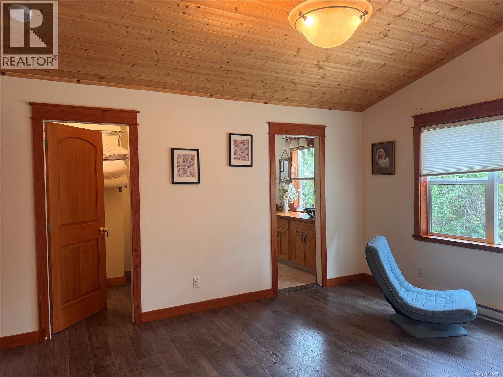 685 Rollo Rd Property Photo 14