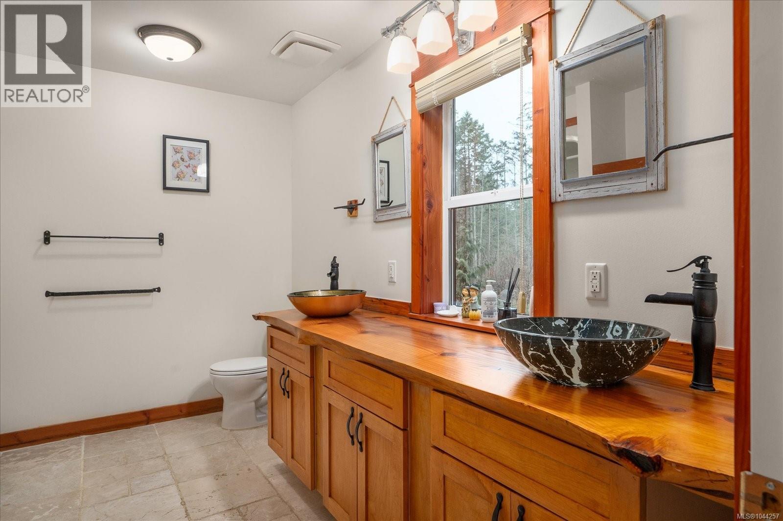 685 Rollo Rd Property Photo 15