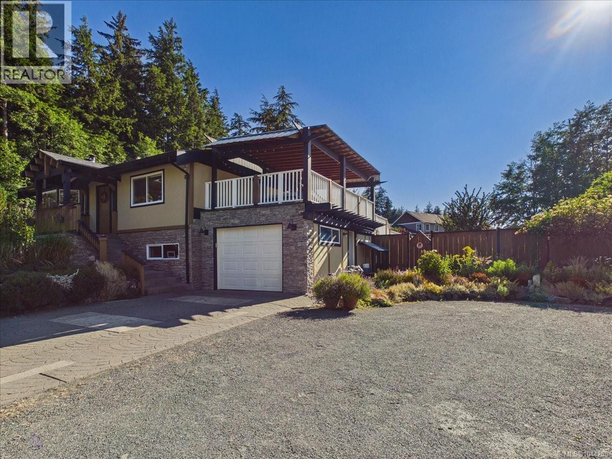 1638 Whiffin Spit Rd Property Photo 1