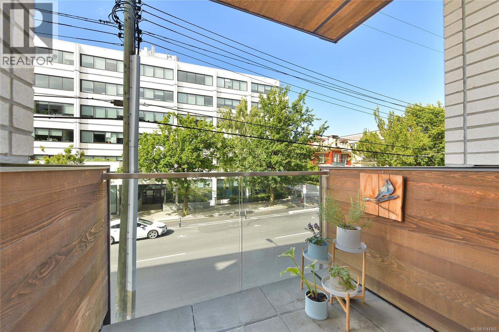 211 1033 Cook St Property Photo 12