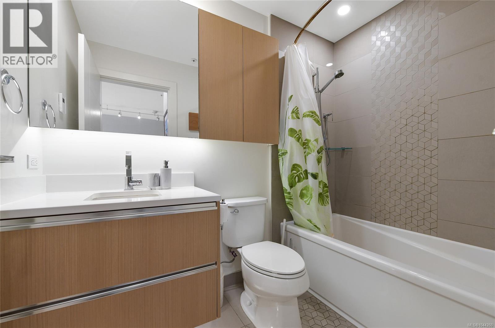 211 1033 Cook St Property Photo 16