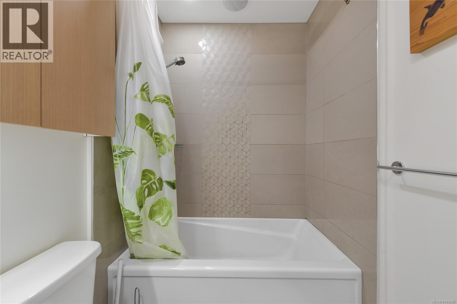 211 1033 Cook St Property Photo 17