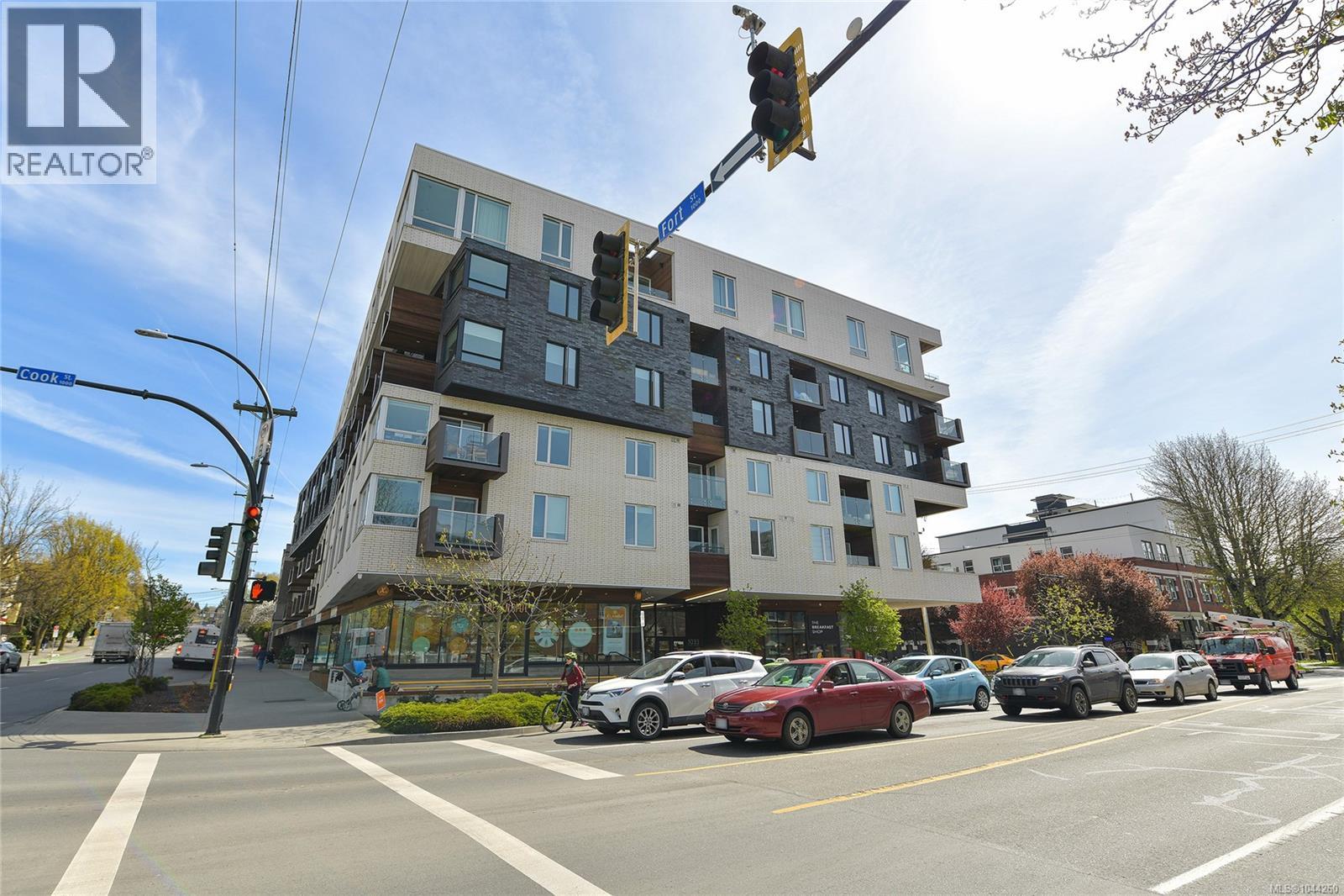 211 1033 Cook St Property Photo 21