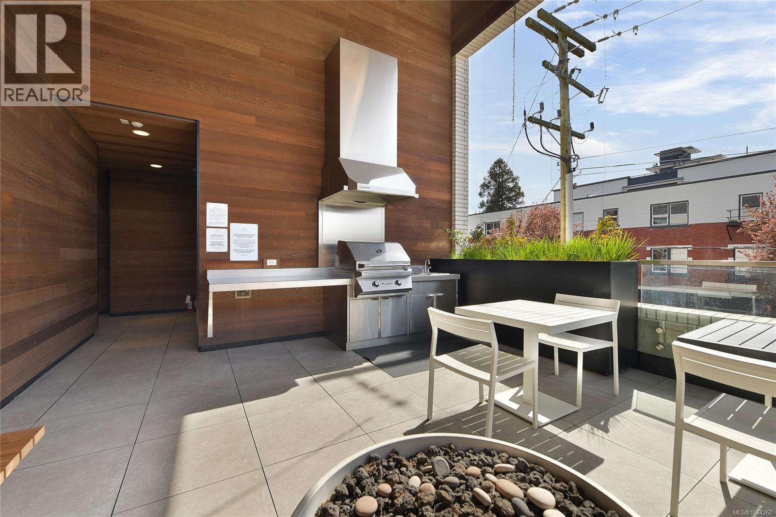 211 1033 Cook St Property Photo 24