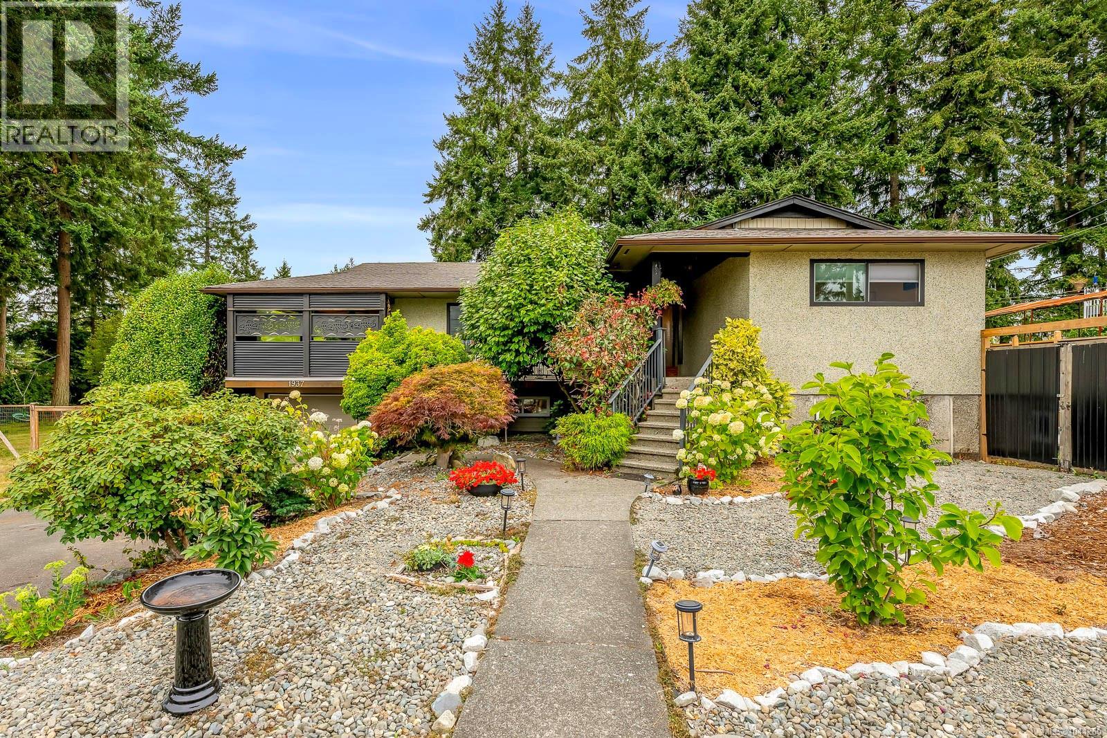 1937 Cougar Cres Property Photo 1
