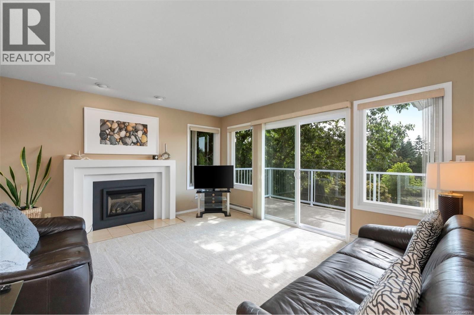 2840 Oceanside Lane Property Photo 5