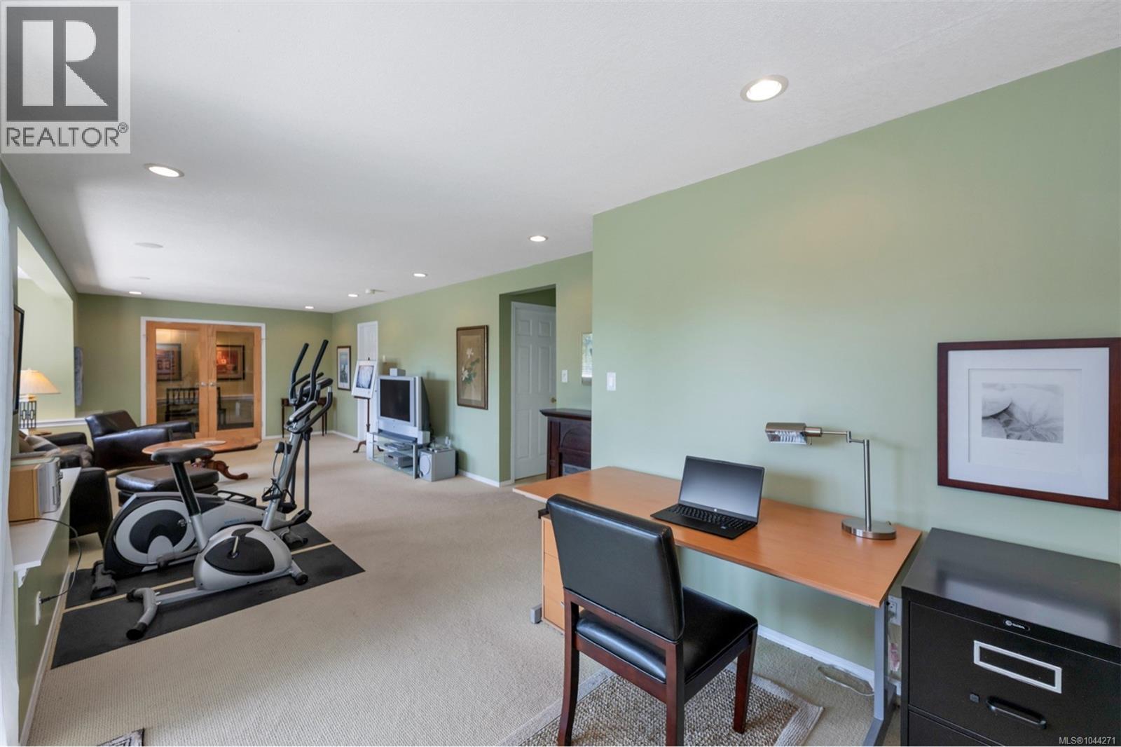 2840 Oceanside Lane Property Photo 10