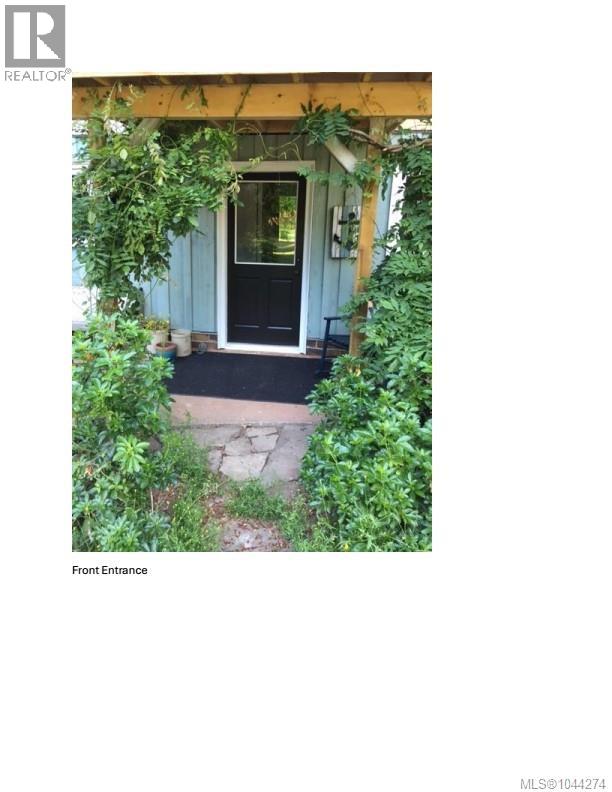 1215 North End Rd Property Photo 3
