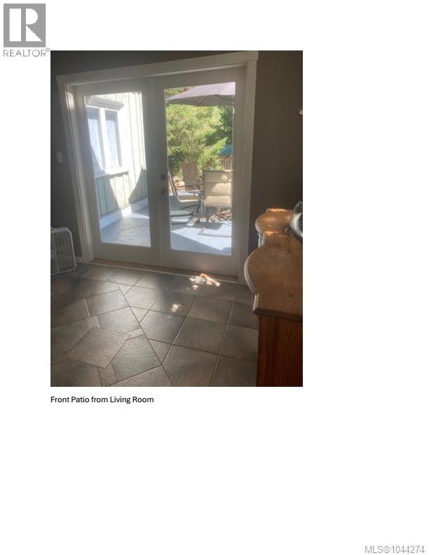 1215 North End Rd Property Photo 5