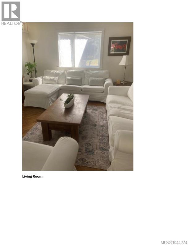 1215 North End Rd Property Photo 11