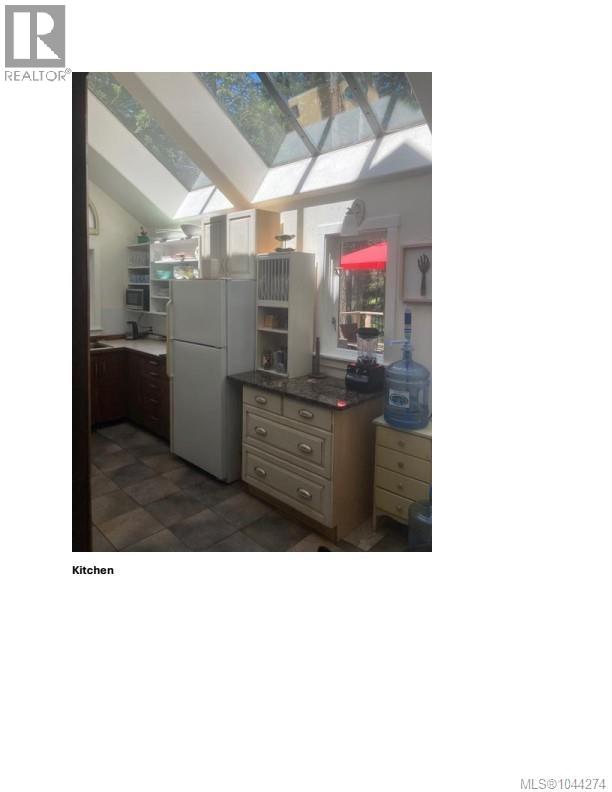 1215 North End Rd Property Photo 14