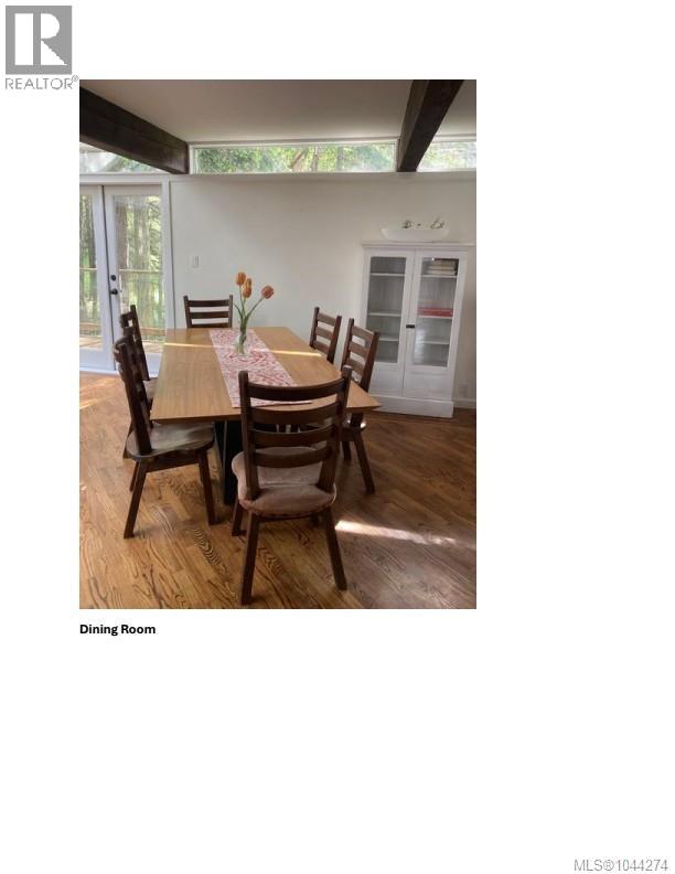 1215 North End Rd Property Photo 17