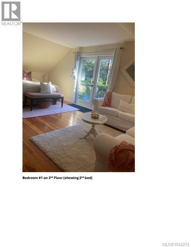 1215 North End Rd Property Photo 22