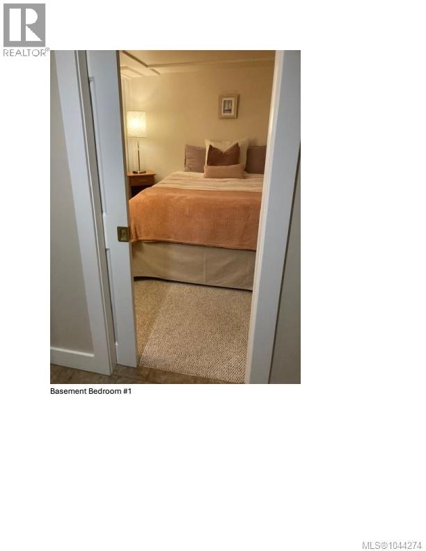 1215 North End Rd Property Photo 25