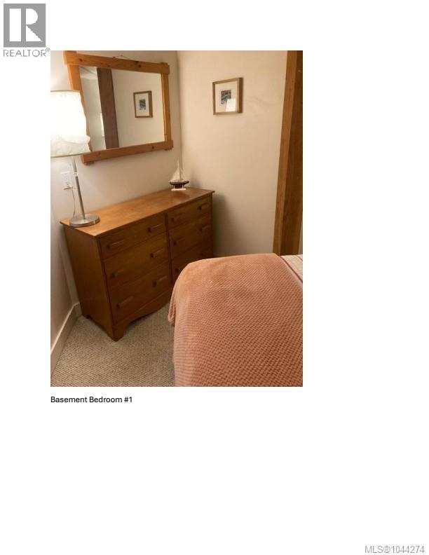 1215 North End Rd Property Photo 26