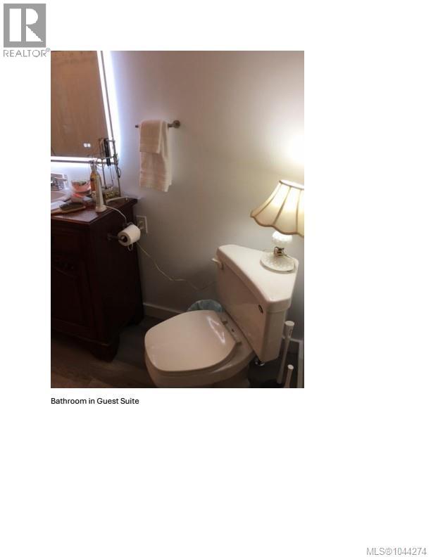 1215 North End Rd Property Photo 38