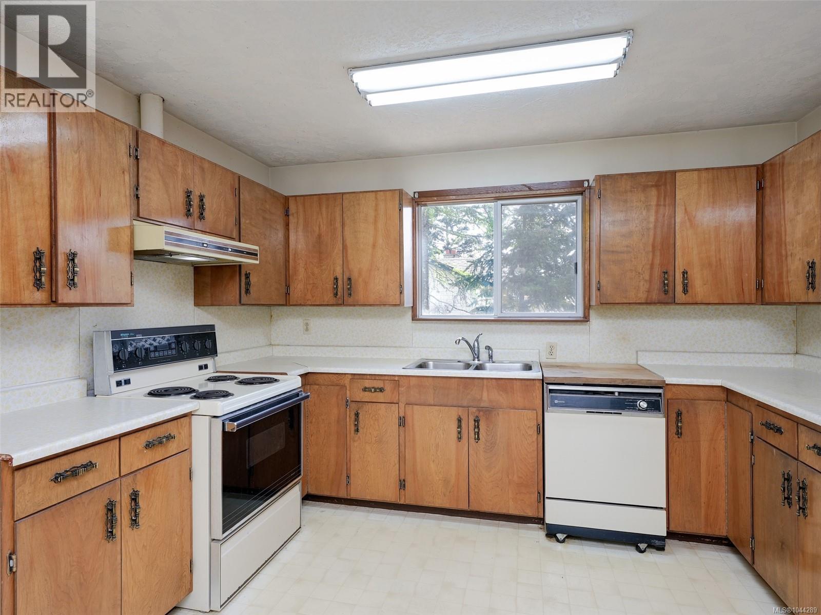 361 Cotlow Rd Property Photo 4