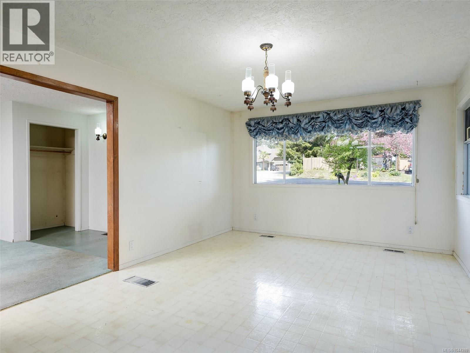 361 Cotlow Rd Property Photo 6