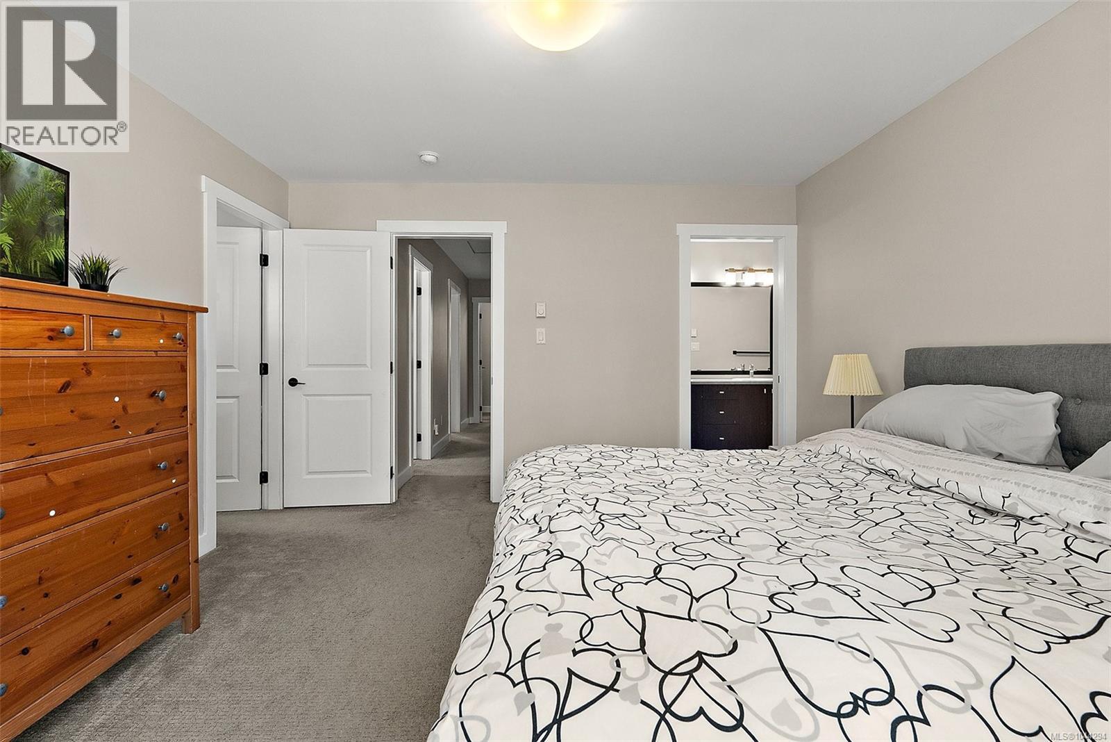 1222 Mcleod Pl Property Photo 15