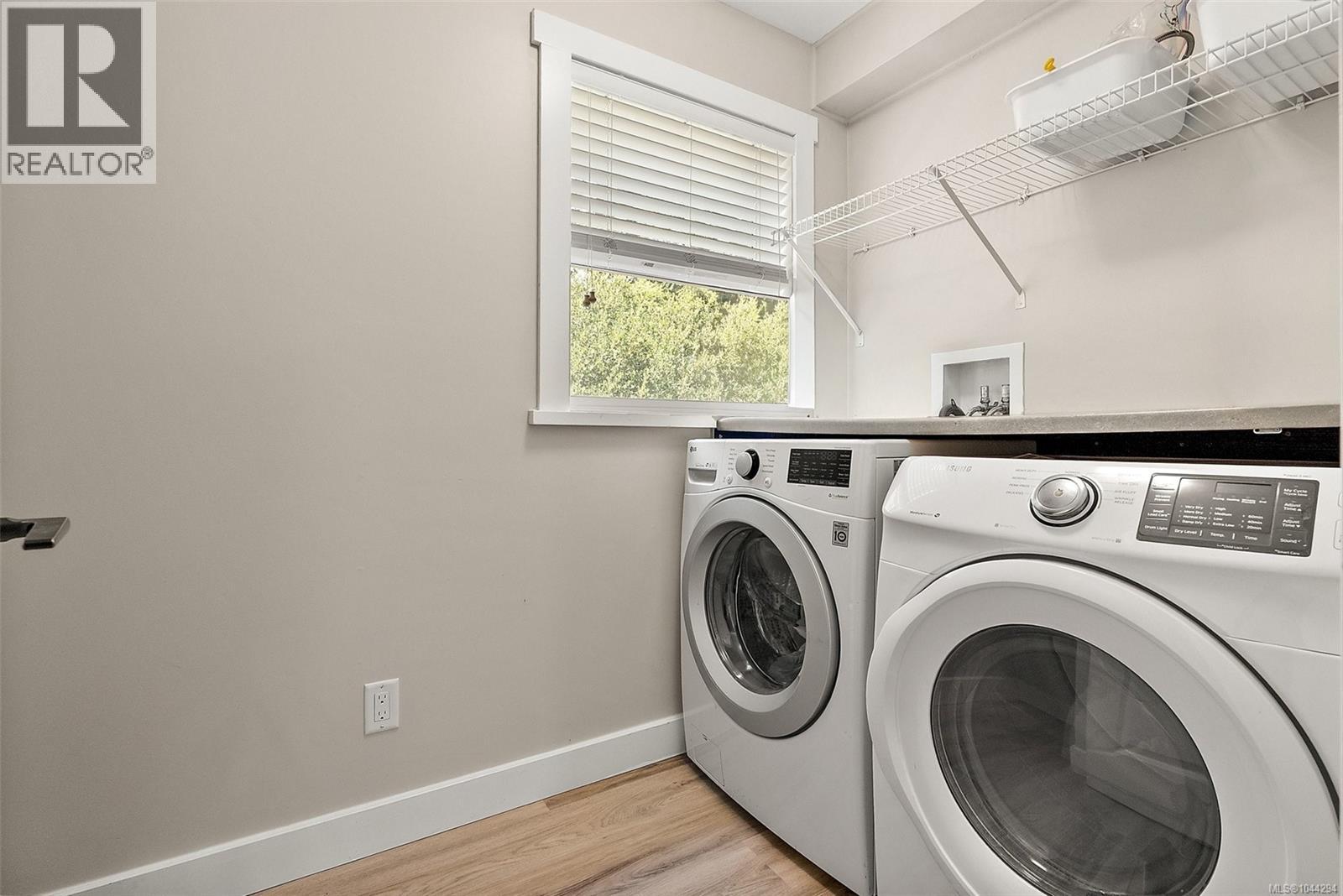 1222 Mcleod Pl Property Photo 23