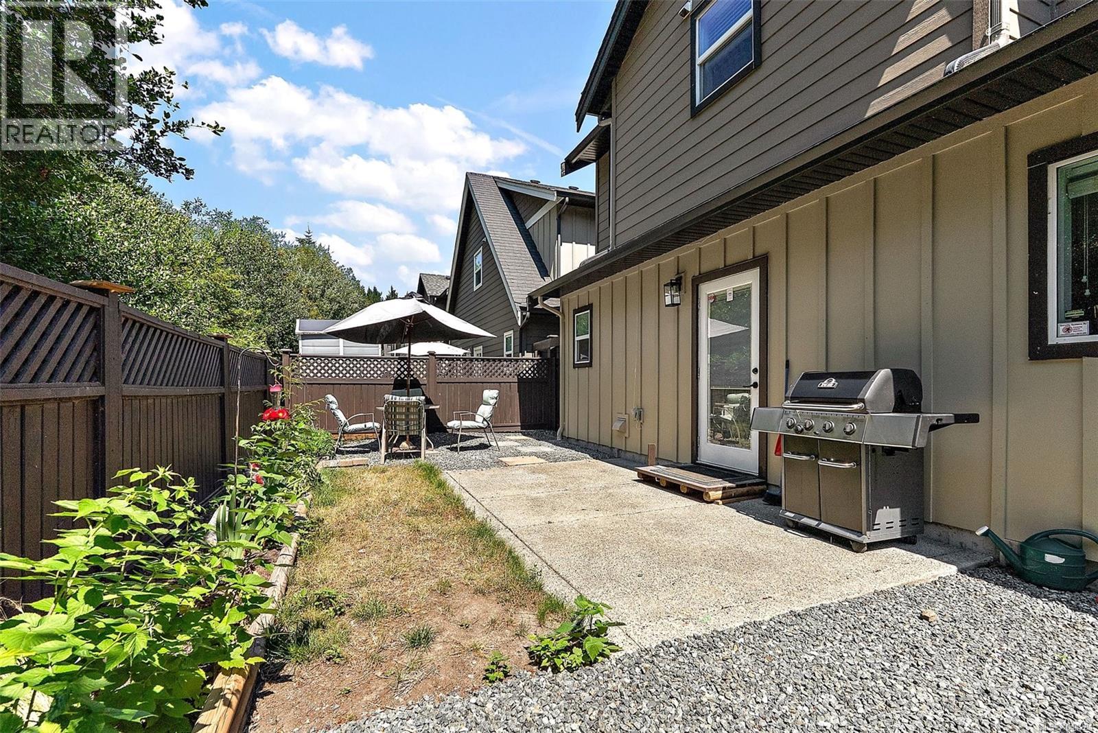 1222 Mcleod Pl Property Photo 25