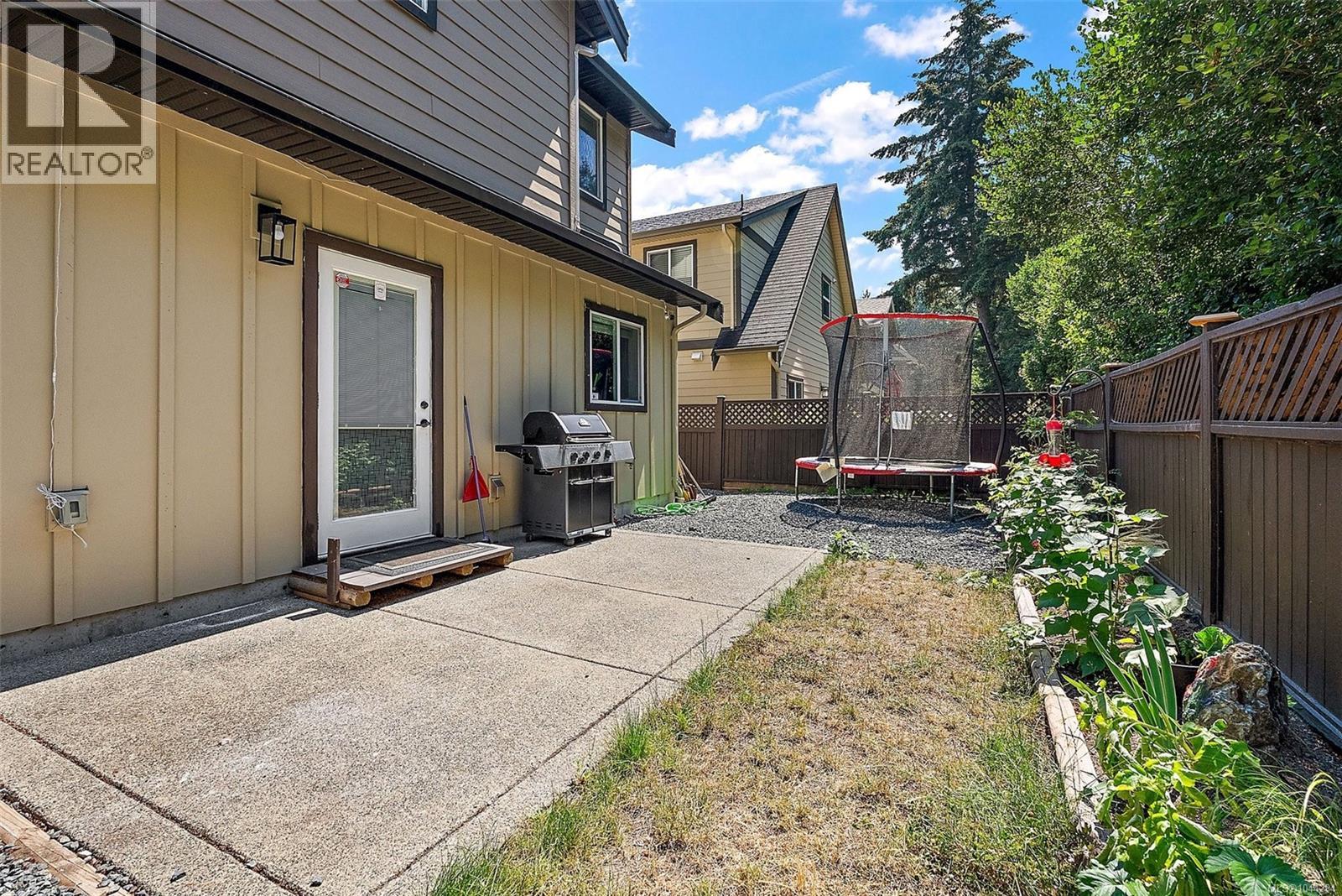 1222 Mcleod Pl Property Photo 27