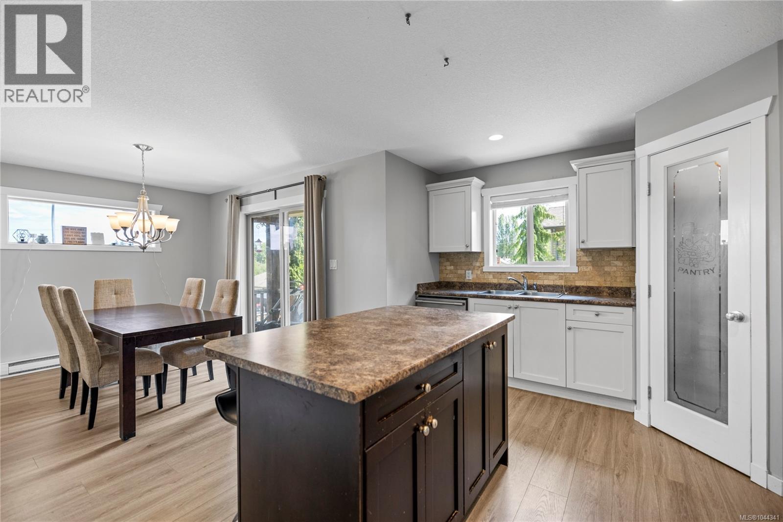429 Alpen Way Property Photo 4
