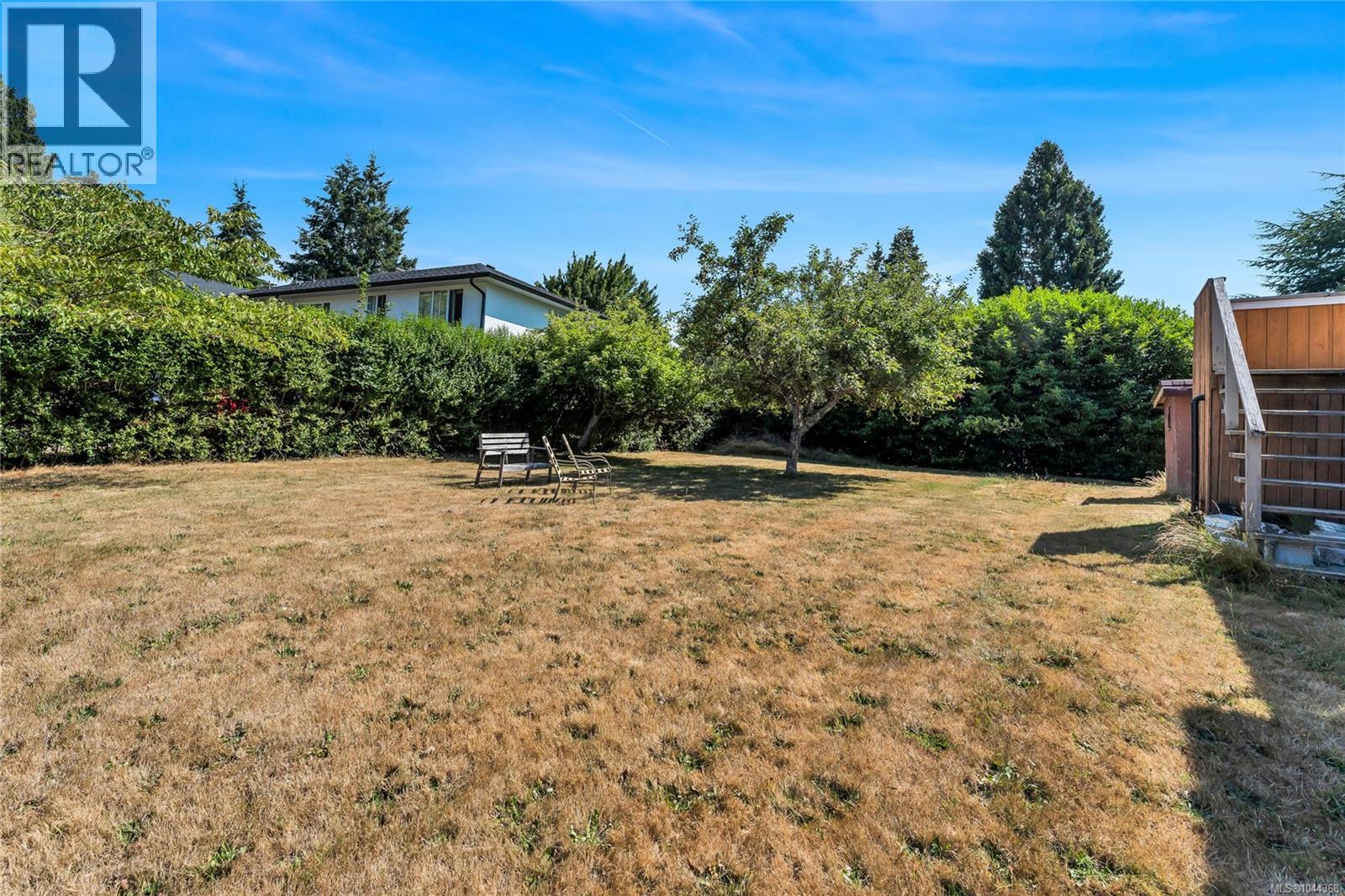 4479 Majestic Dr Property Photo 31