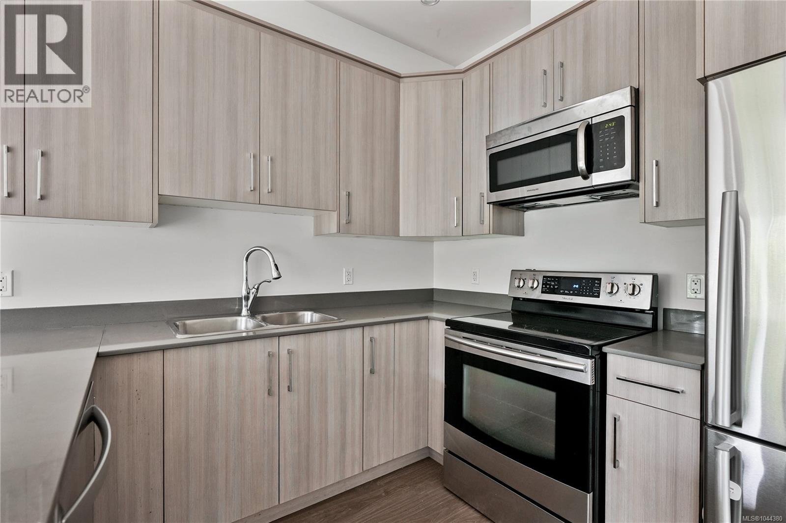 3396 Crossbill Terr Property Photo 6