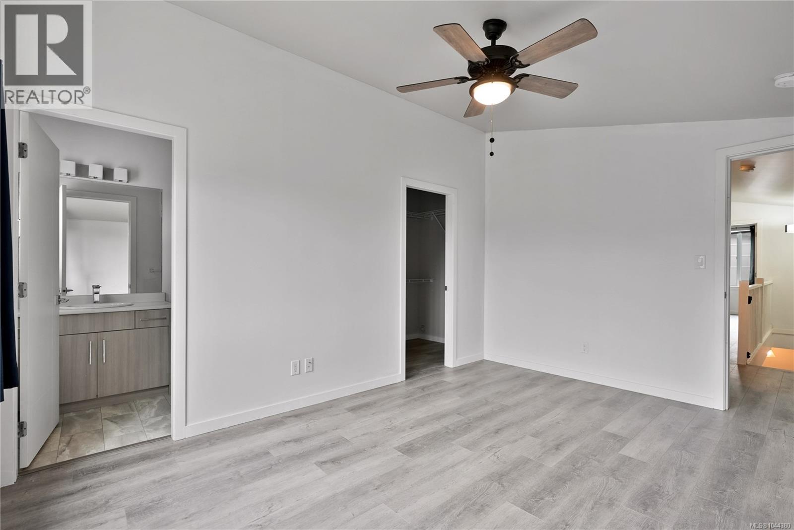 3396 Crossbill Terr Property Photo 11