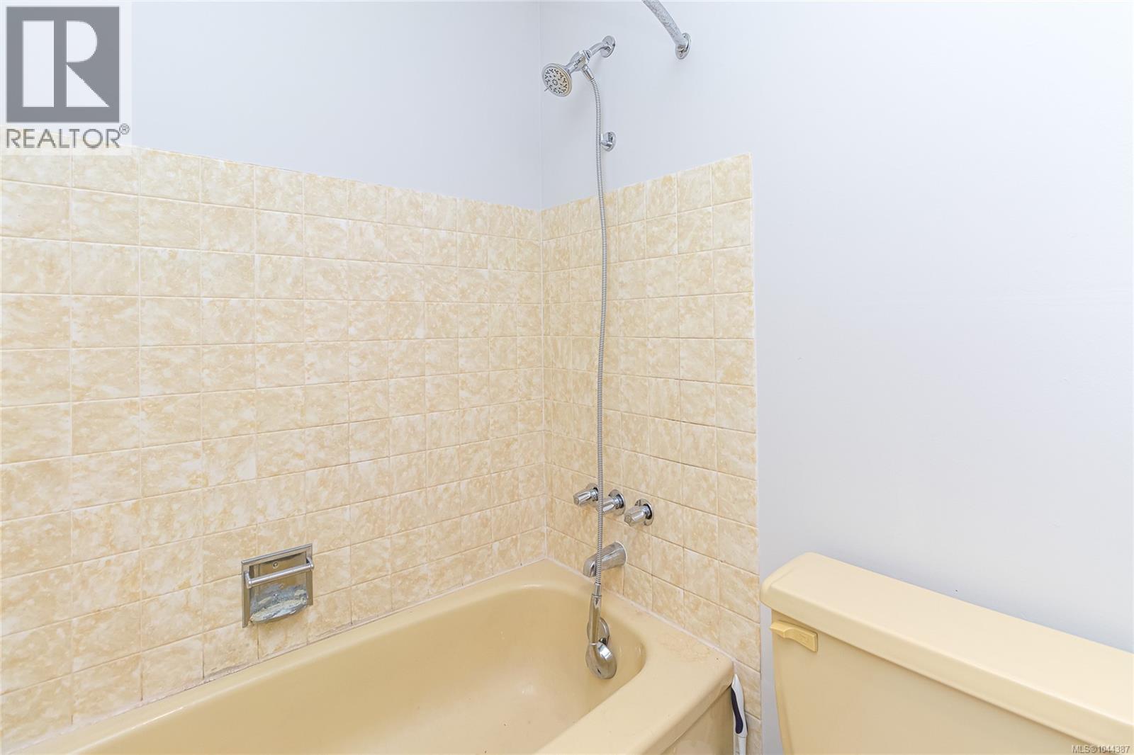112 2860 Sooke Lake Rd Property Photo 13