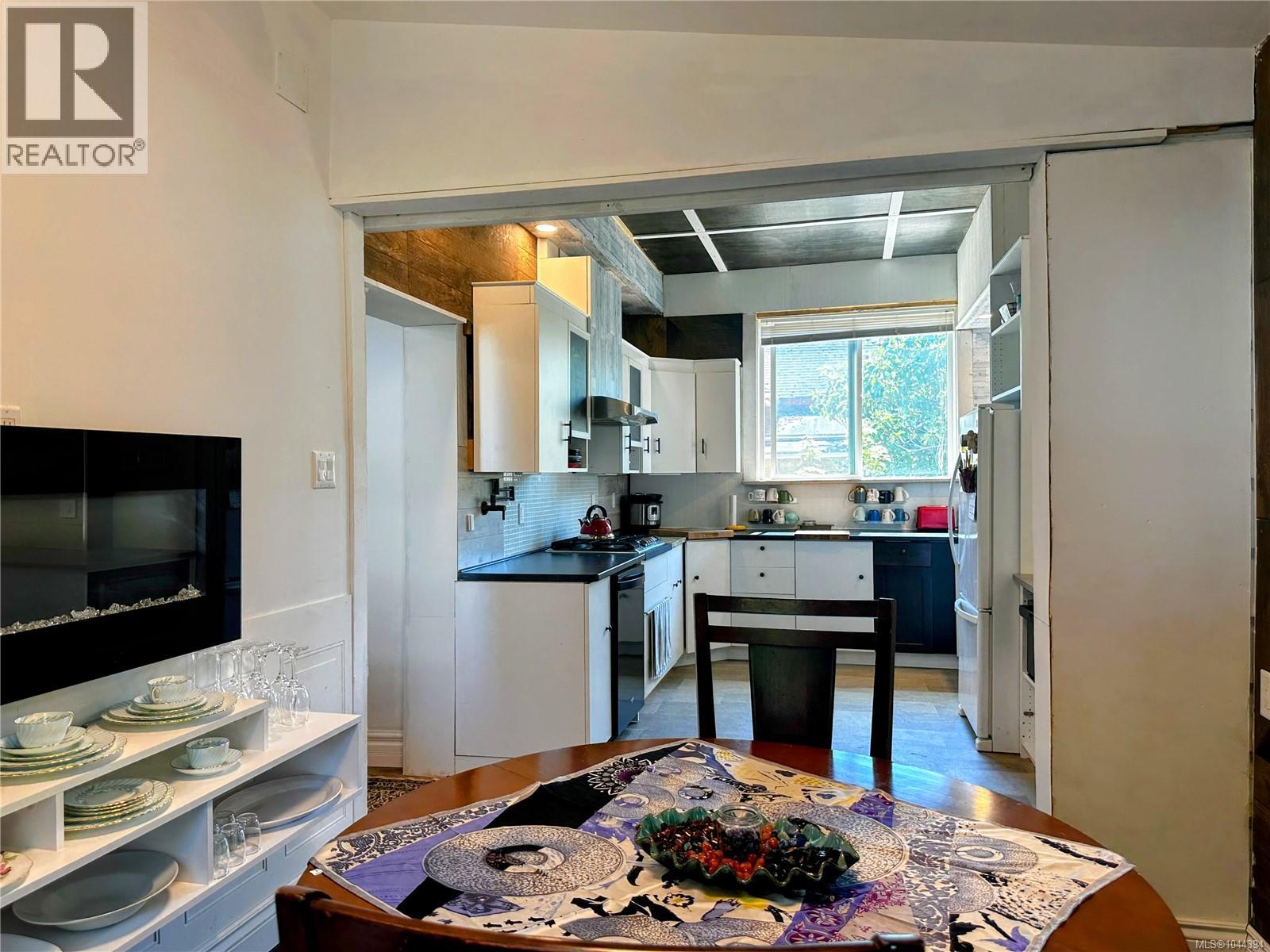 37 Strickland St Property Photo 6