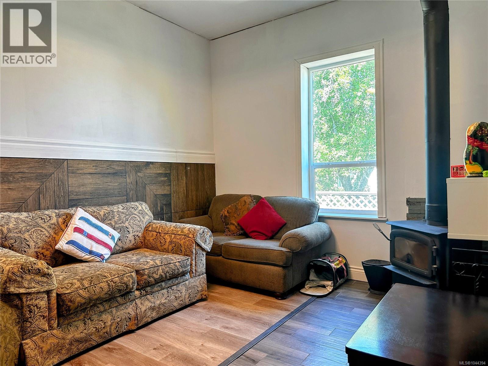 37 Strickland St Property Photo 9