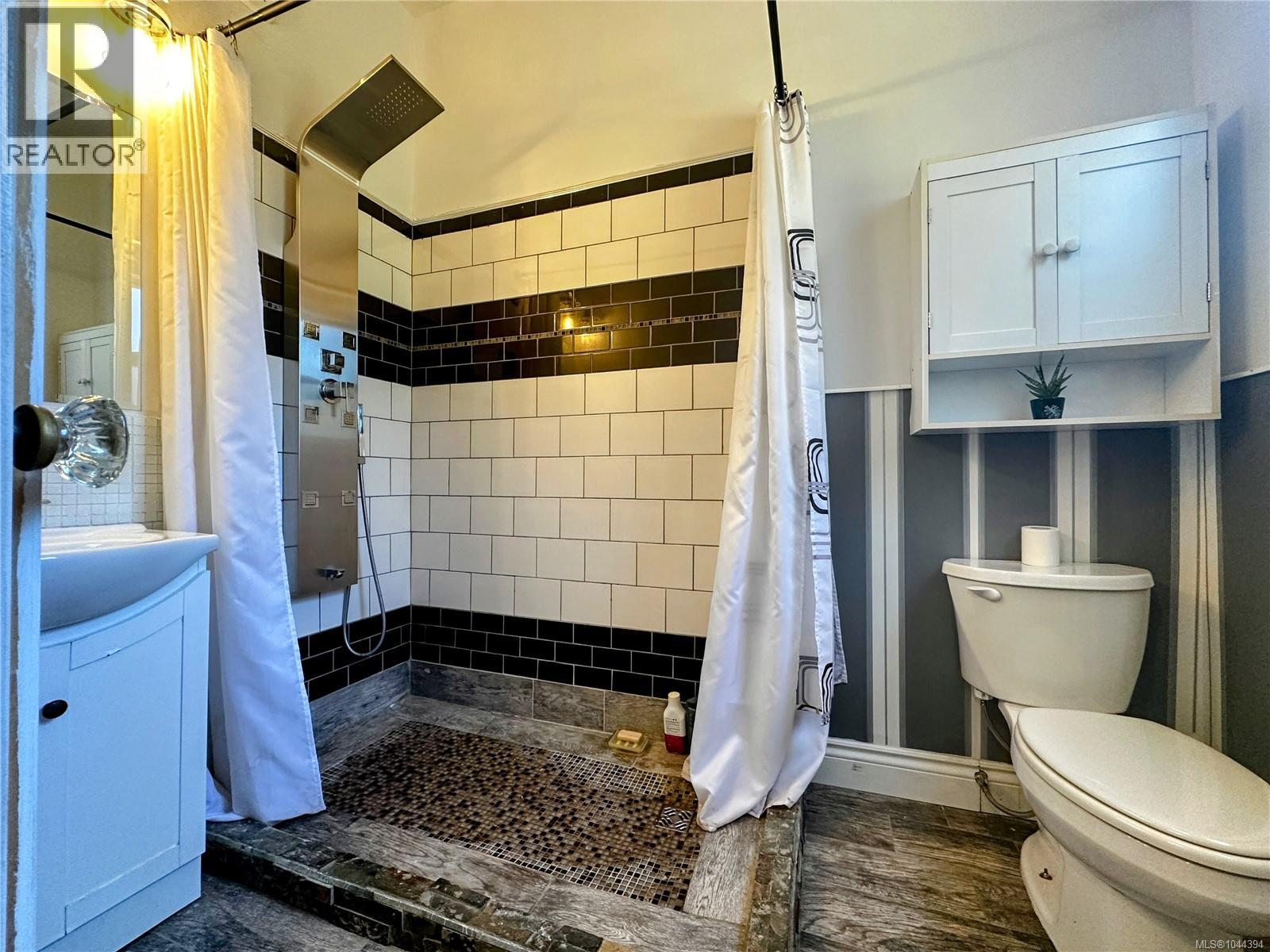 37 Strickland St Property Photo 16