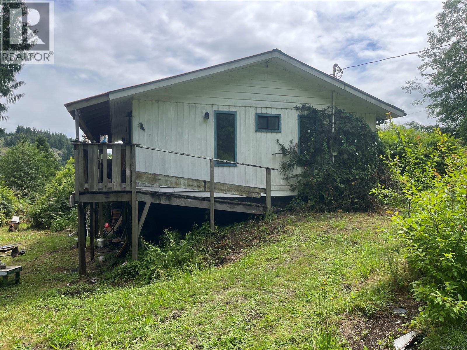 E-575 Quatsino Rd Property Photo 3