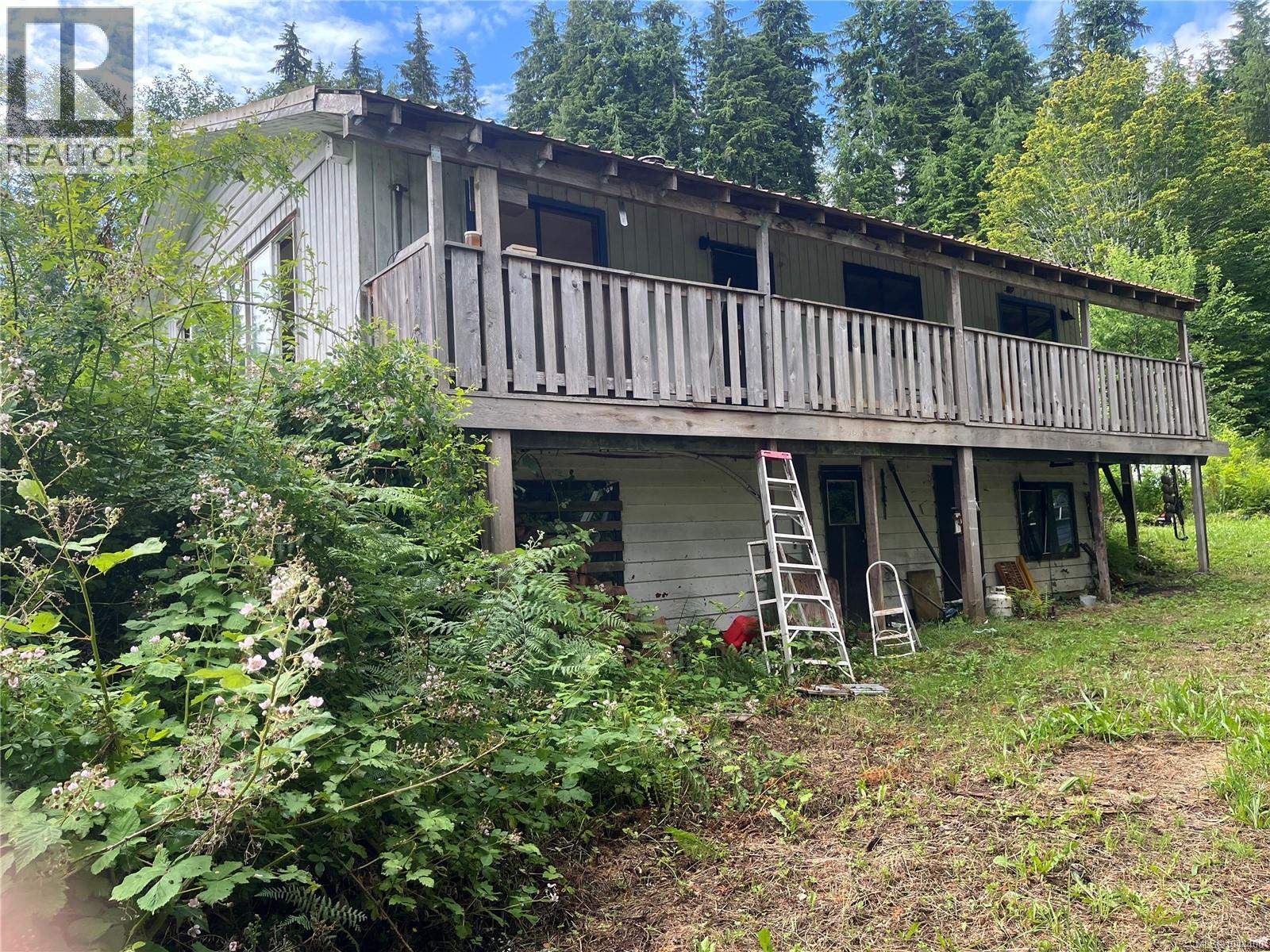E-575 Quatsino Rd Property Photo 4
