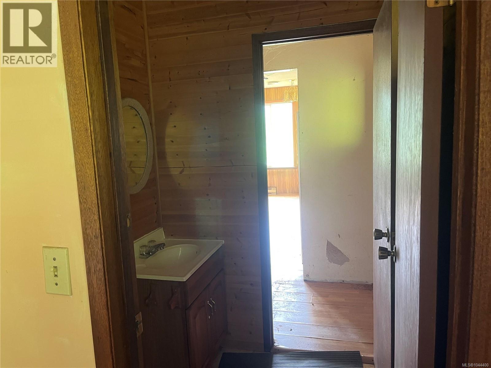 E-575 Quatsino Rd Property Photo 16