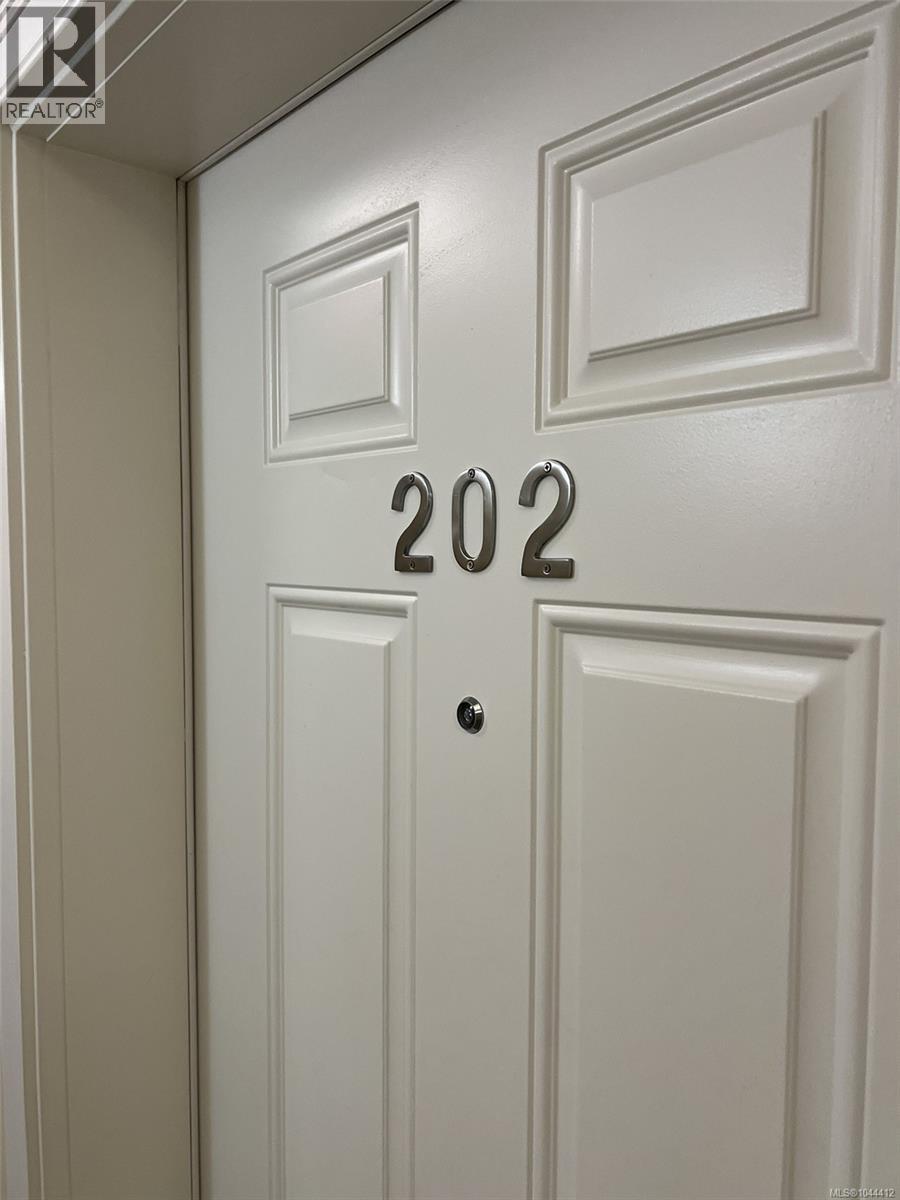 202 2380 Brethour Ave Property Photo 9