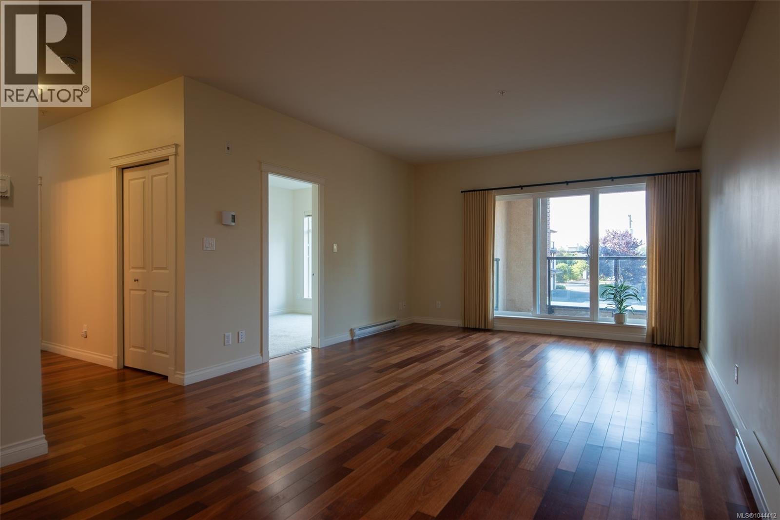 202 2380 Brethour Ave Property Photo 16