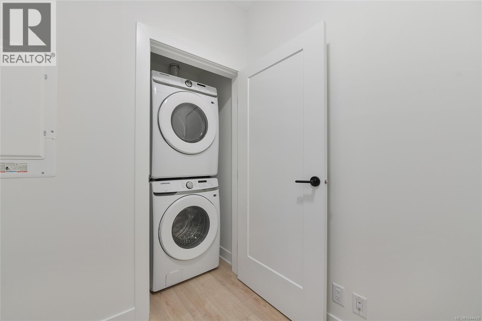 304 1114 Samar Cres Property Photo 5