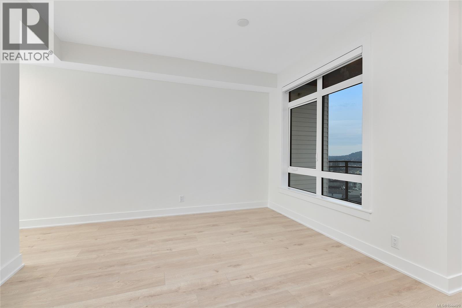 304 1114 Samar Cres Property Photo 6