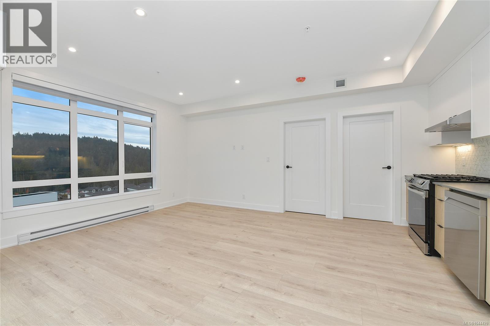 304 1114 Samar Cres Property Photo 7