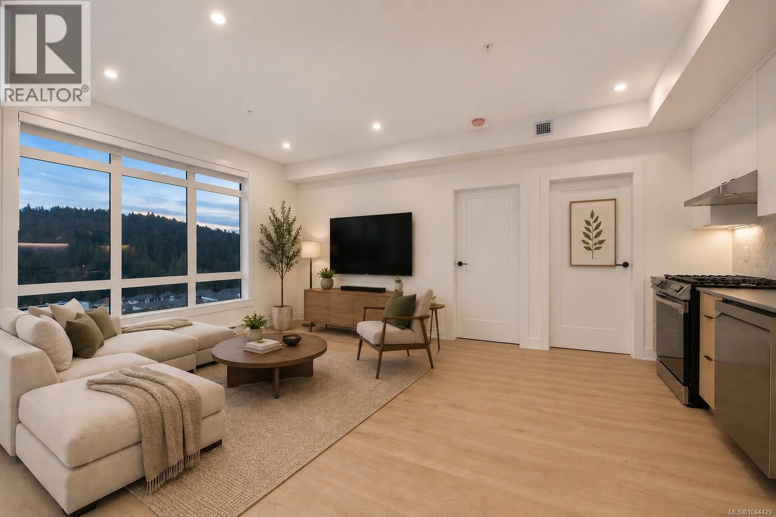 304 1114 Samar Cres Property Photo 8