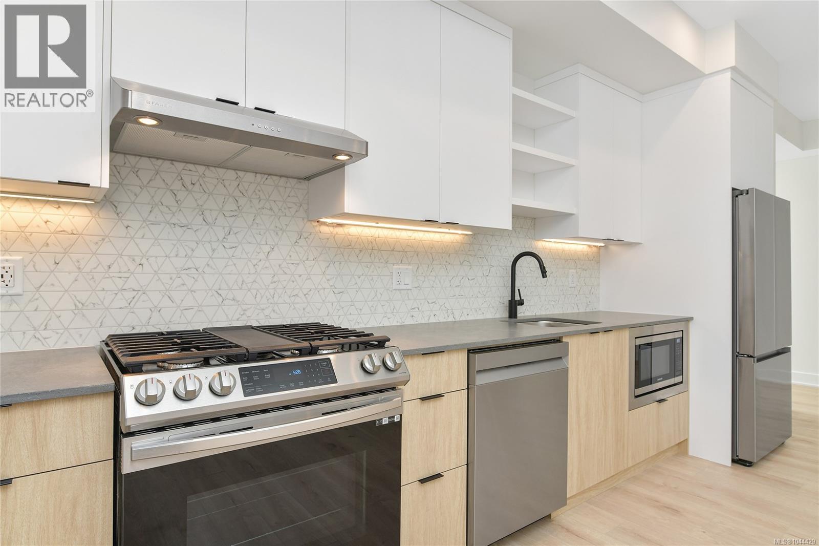 304 1114 Samar Cres Property Photo 13