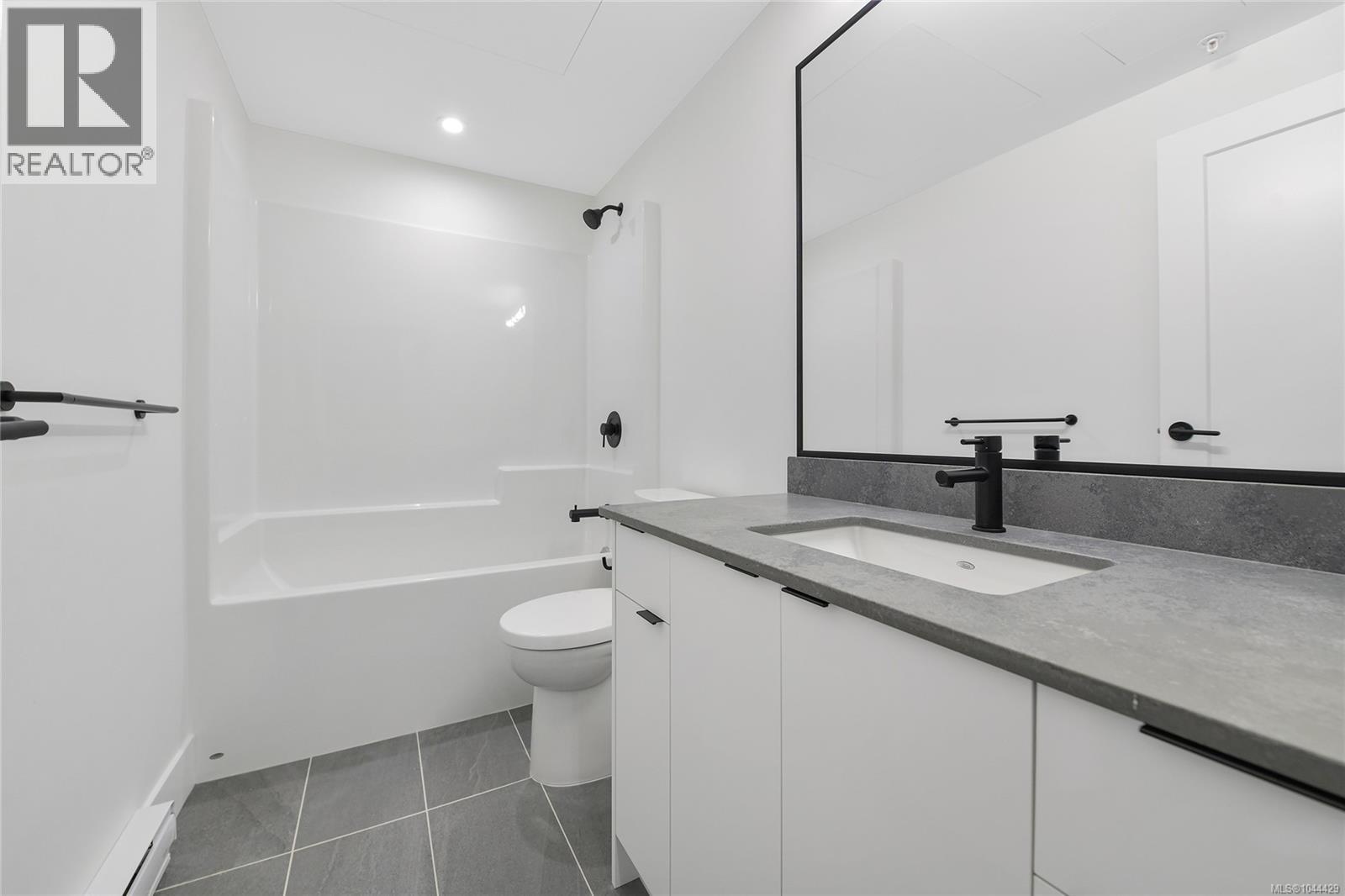 304 1114 Samar Cres Property Photo 14