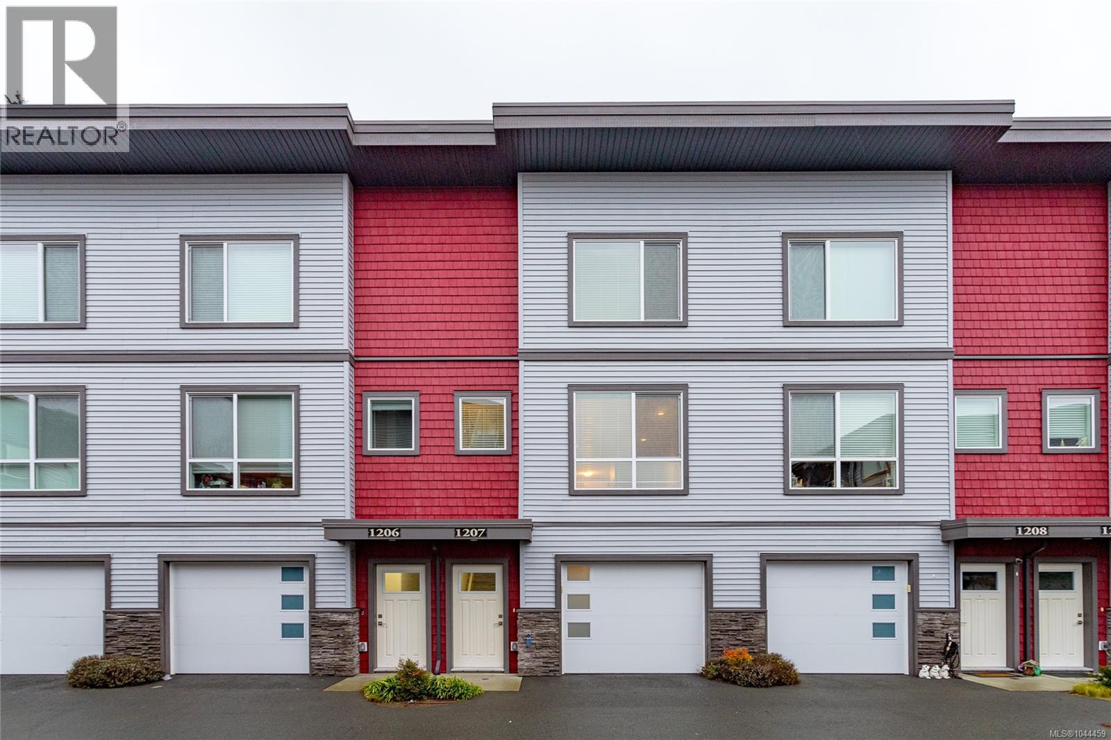 1206 3351 Luxton Rd