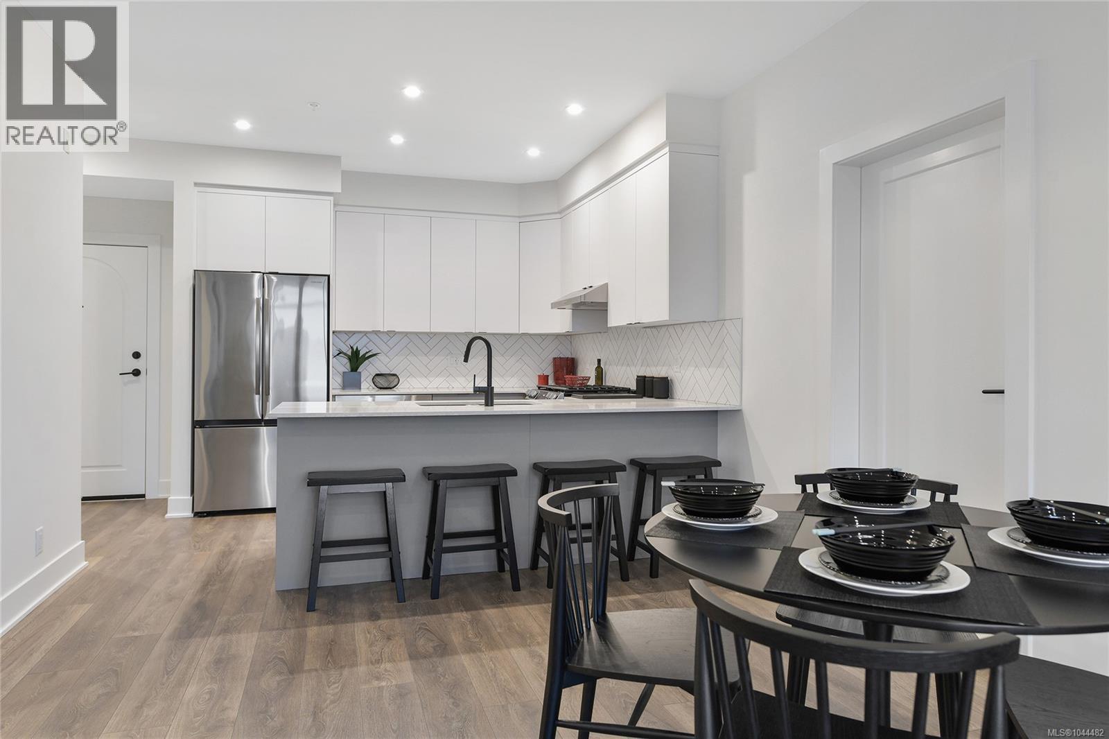 306 1114 Samar Cres Property Photo 4